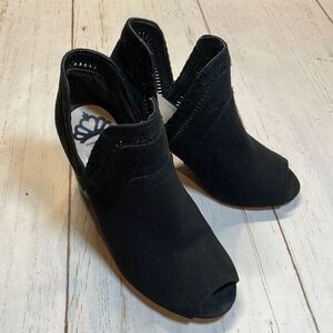 Fergalicious women’s black micro suede slip on booties/boots size 6